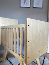 Afbeelding in Gallery-weergave laden, Wieg eikenhout