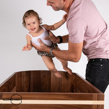 Afbeelding in Gallery-weergave laden, Ledikant notenhout (special)