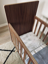 Afbeelding in Gallery-weergave laden, Wieg eikenhout